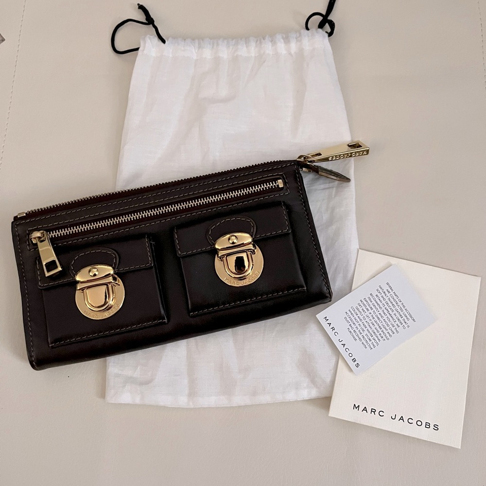 Authentic Marc Jacobs Pushlock Wallet Chocolate